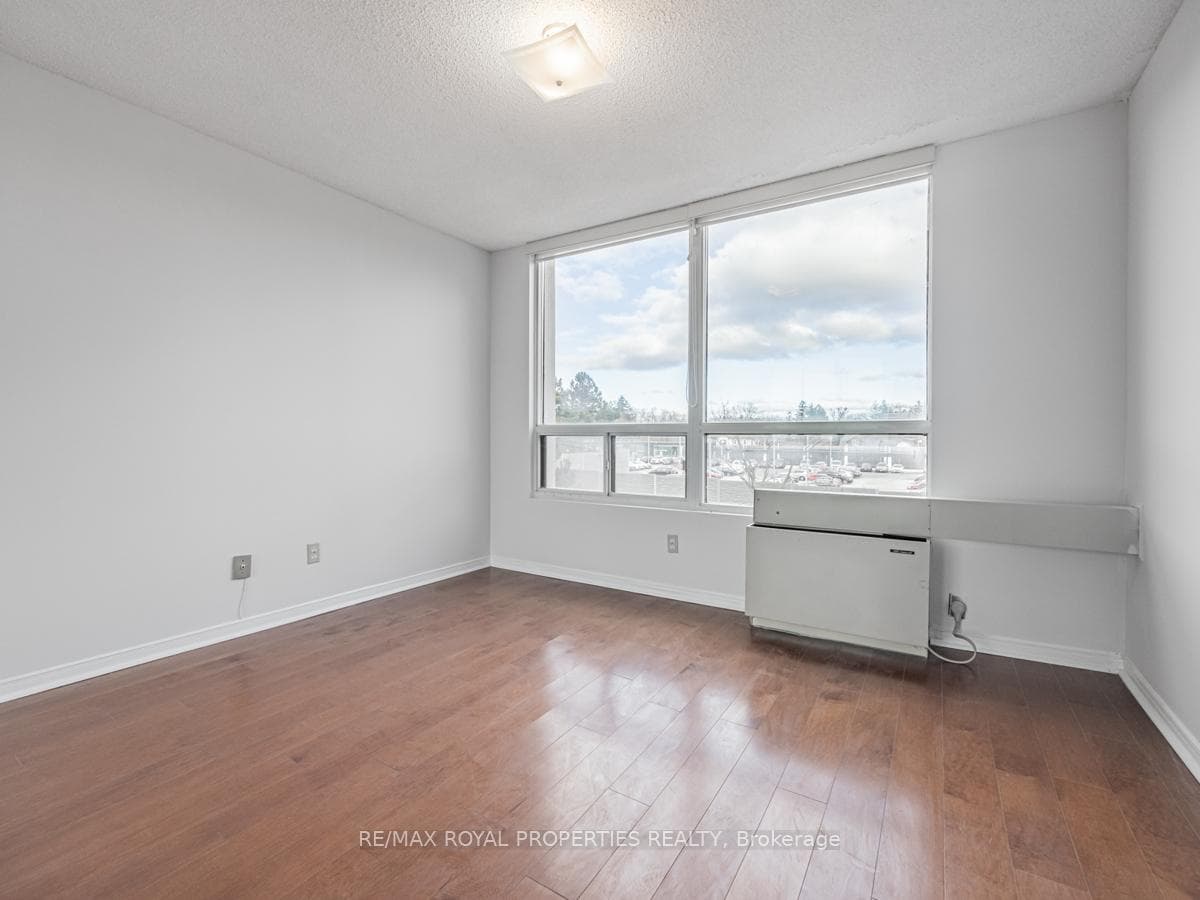 1 Reidmount Avenue Unit 402 photo 23