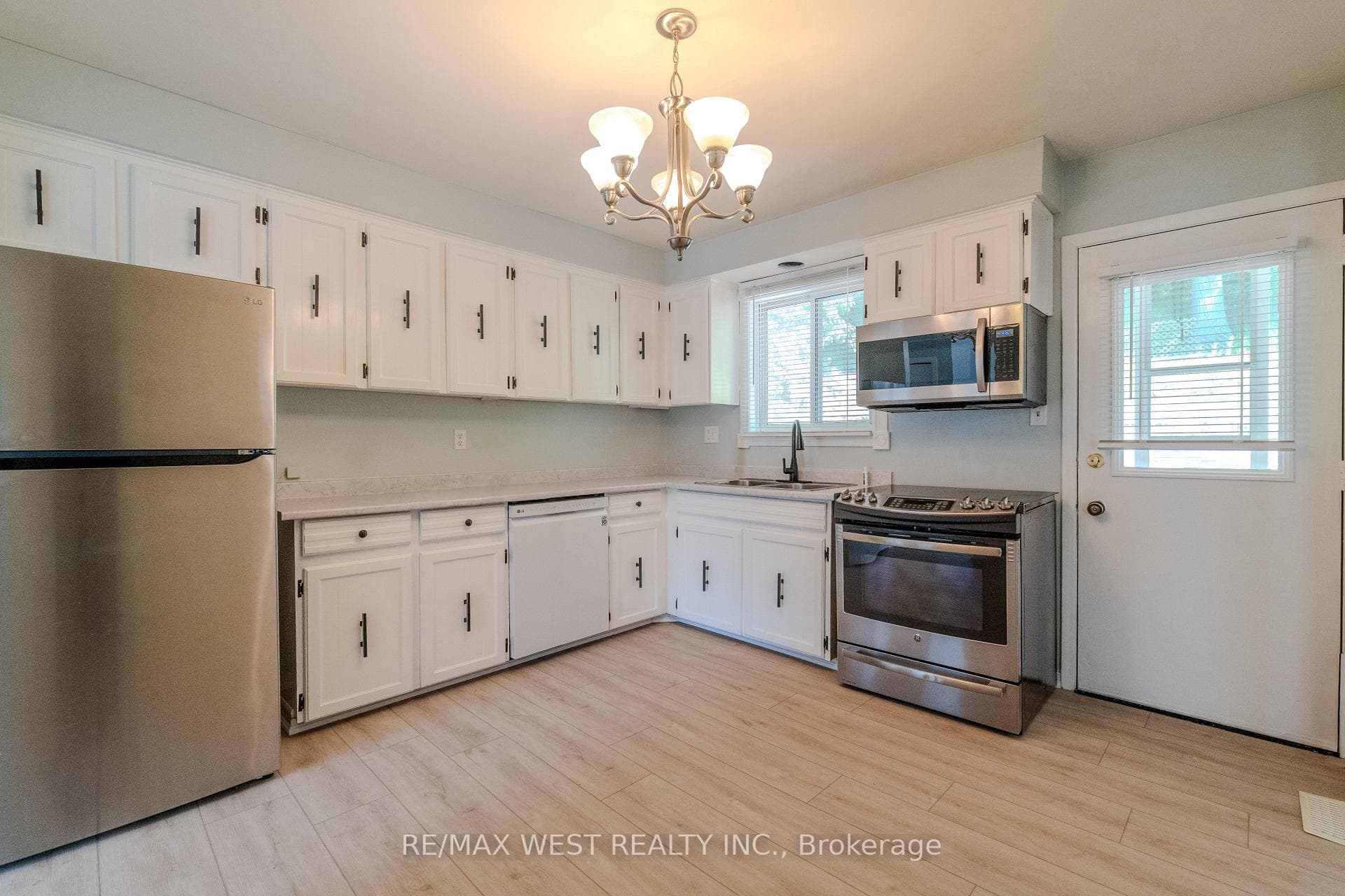 147 Forest Road photo 4