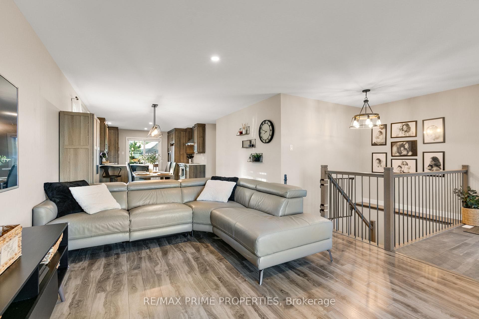 208 Filion Street photo 9