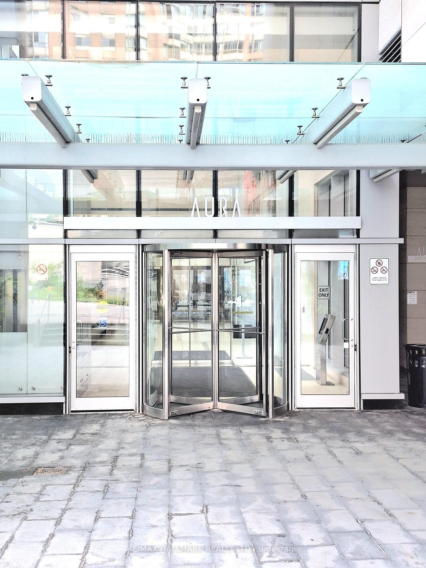 386 YONGE Street Unit 2010 photo 3