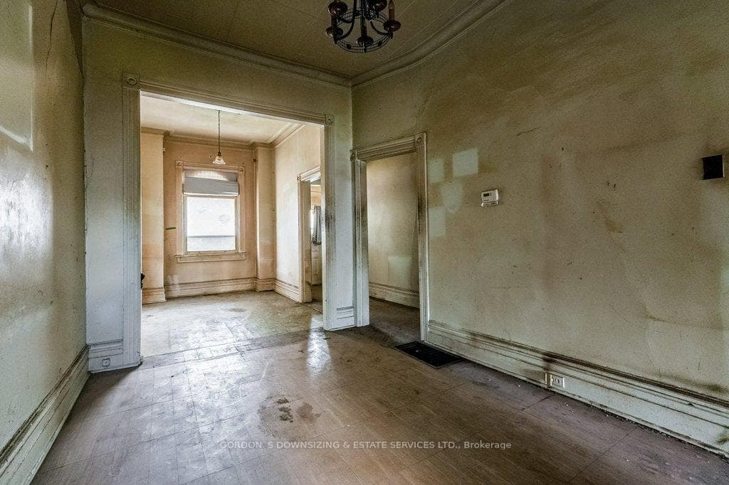 6 Paisley Avenue photo 8