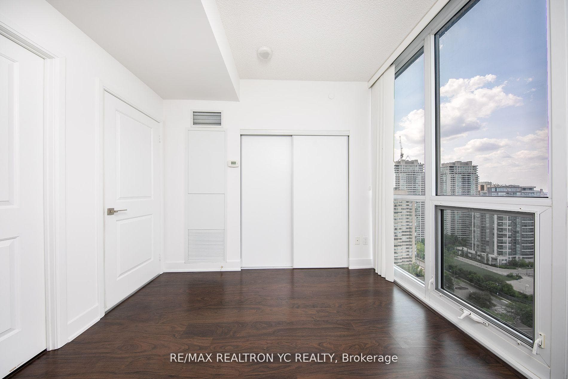 88 Sheppard Avenue Unit 2507 photo 9