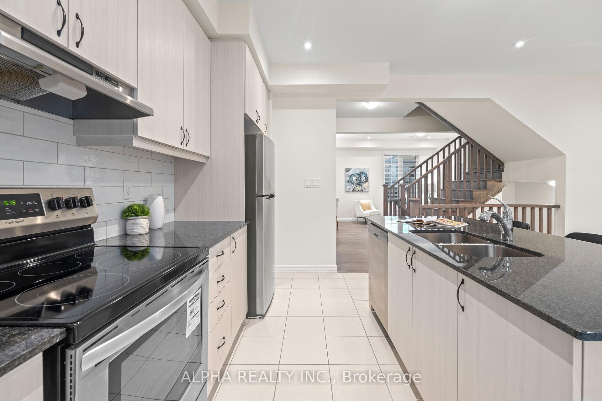 3358 Thunderbird Promenade photo 9