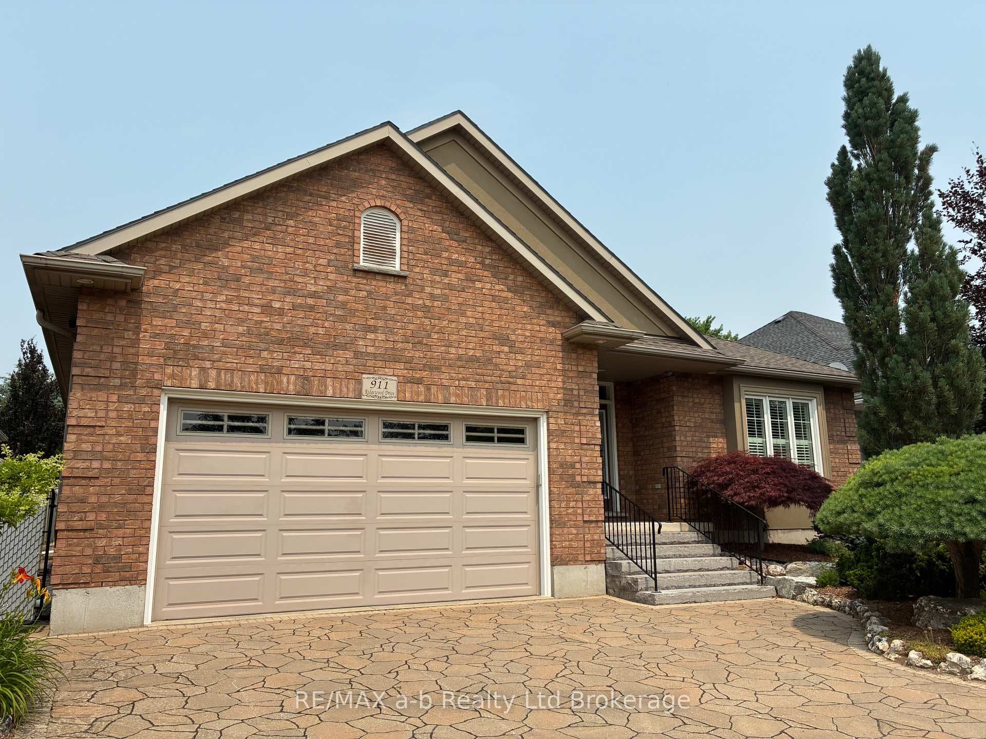 911 Ridgewood Drive photo 2