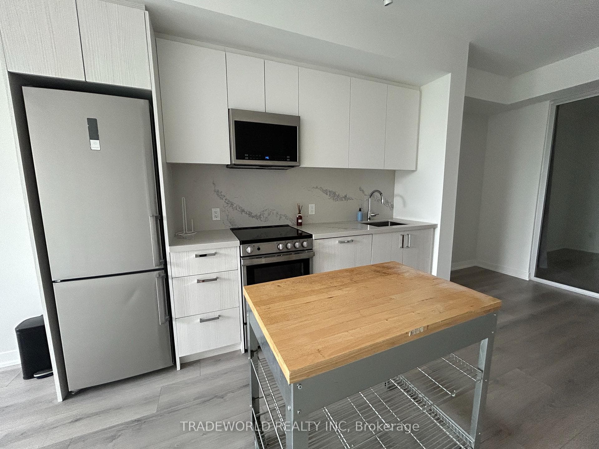 1787 ST. CLAIR Avenue Unit 323 photo 4