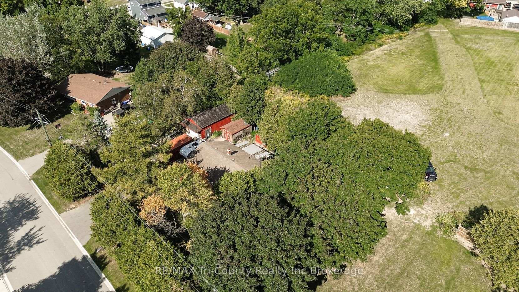 15 Peggy Avenue photo 5