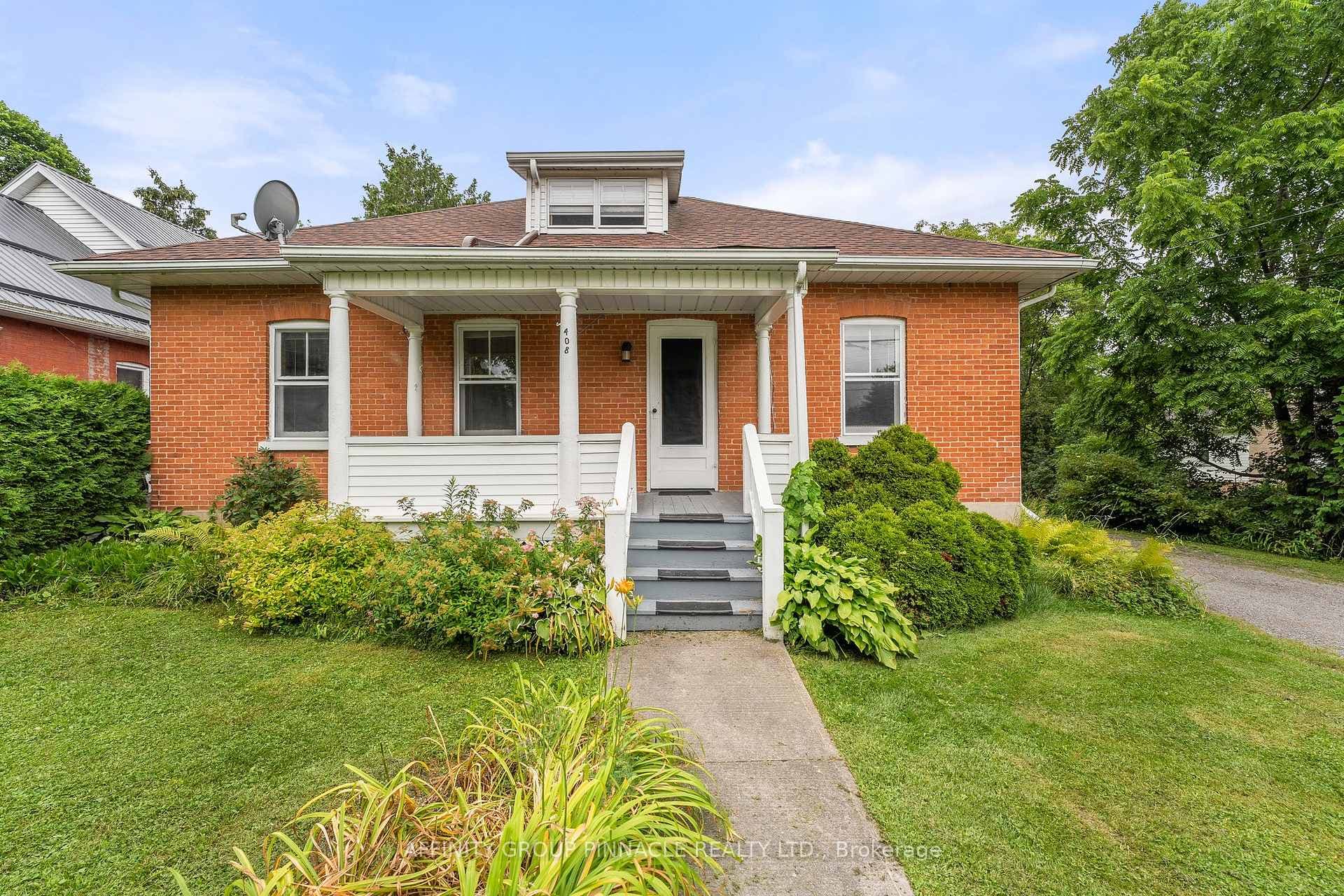 408 Osborne Street photo 1