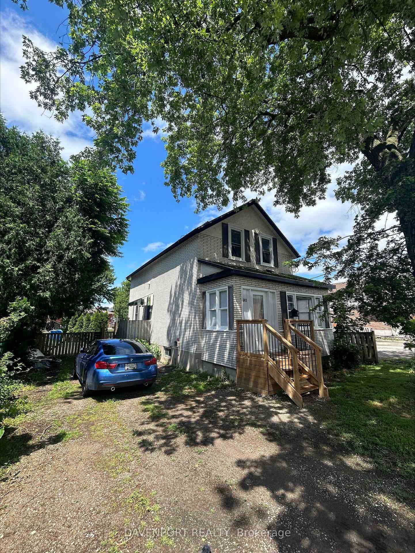 583 Canterbury Street photo 2