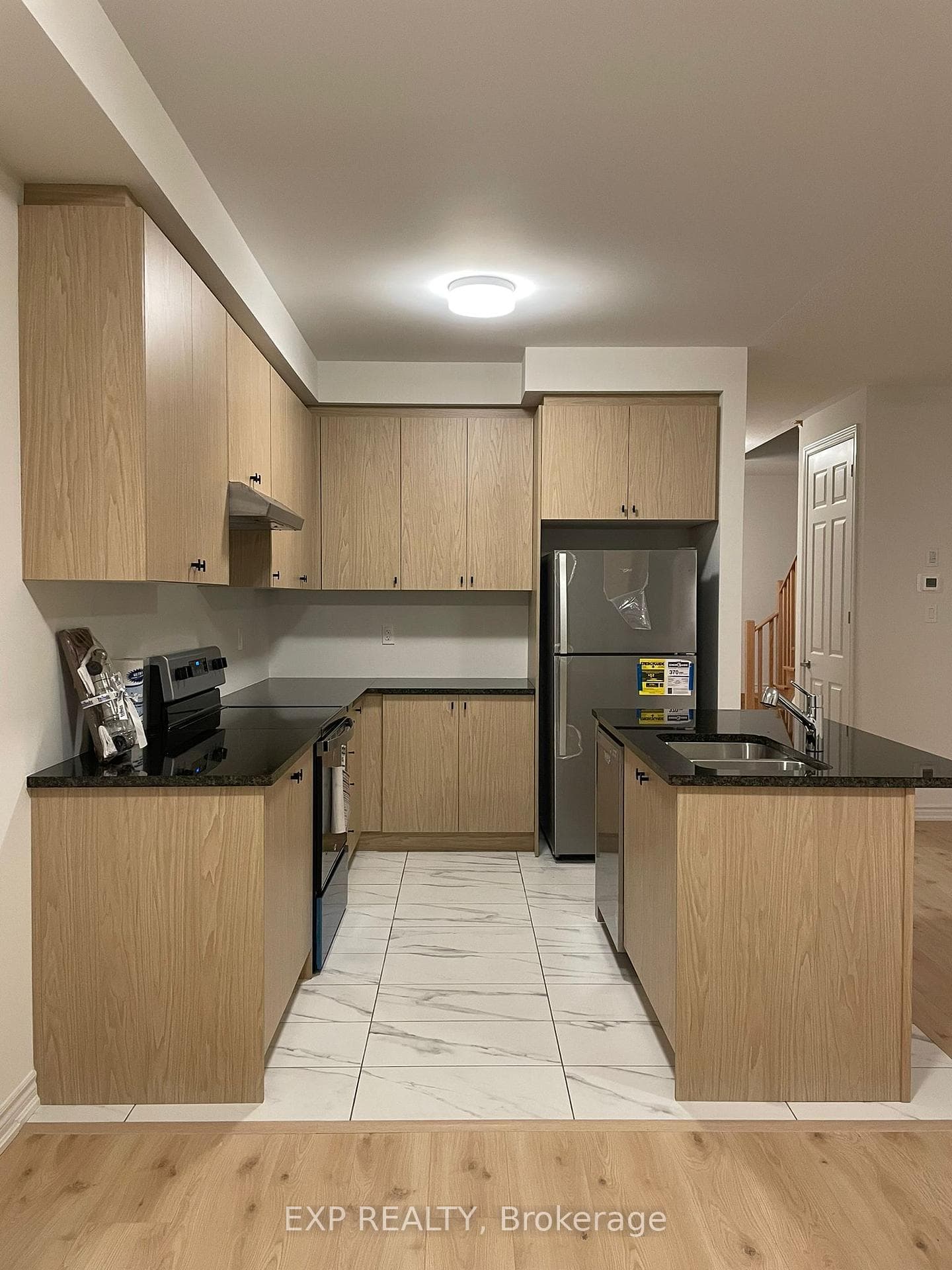 534 Worden Street photo 5