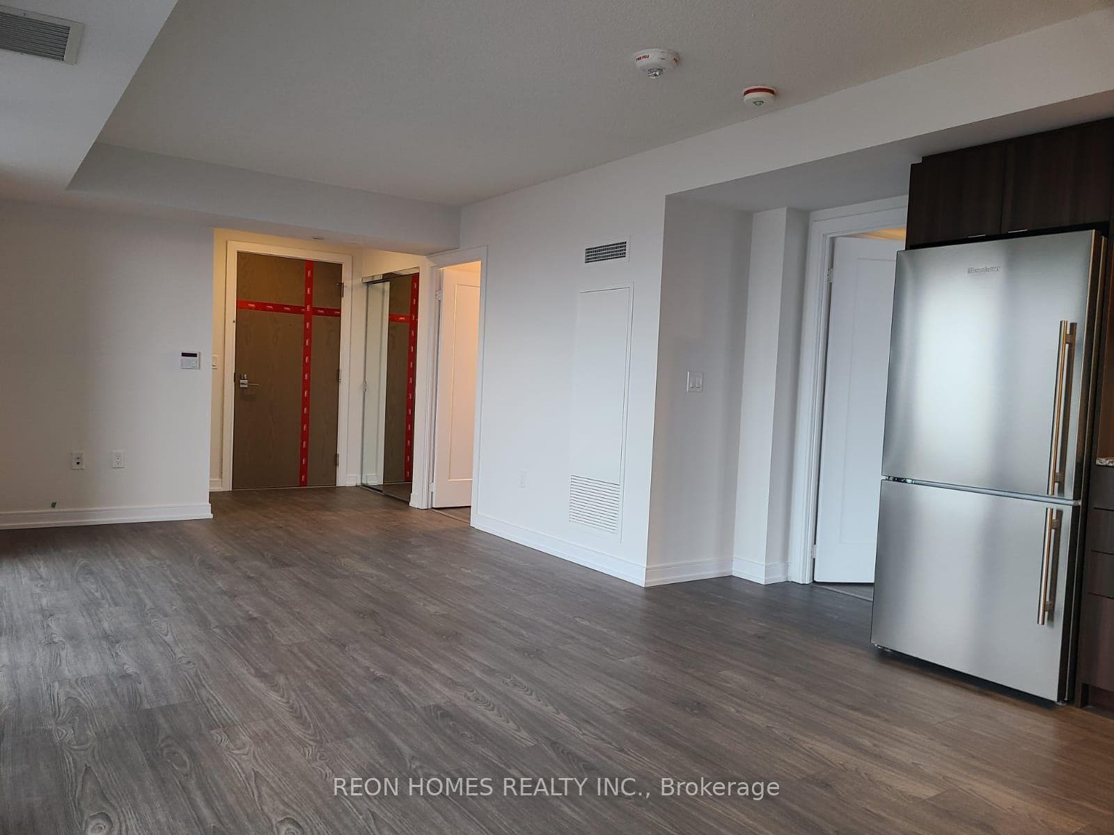 225 Village Green Square Unit 1103 photo 2