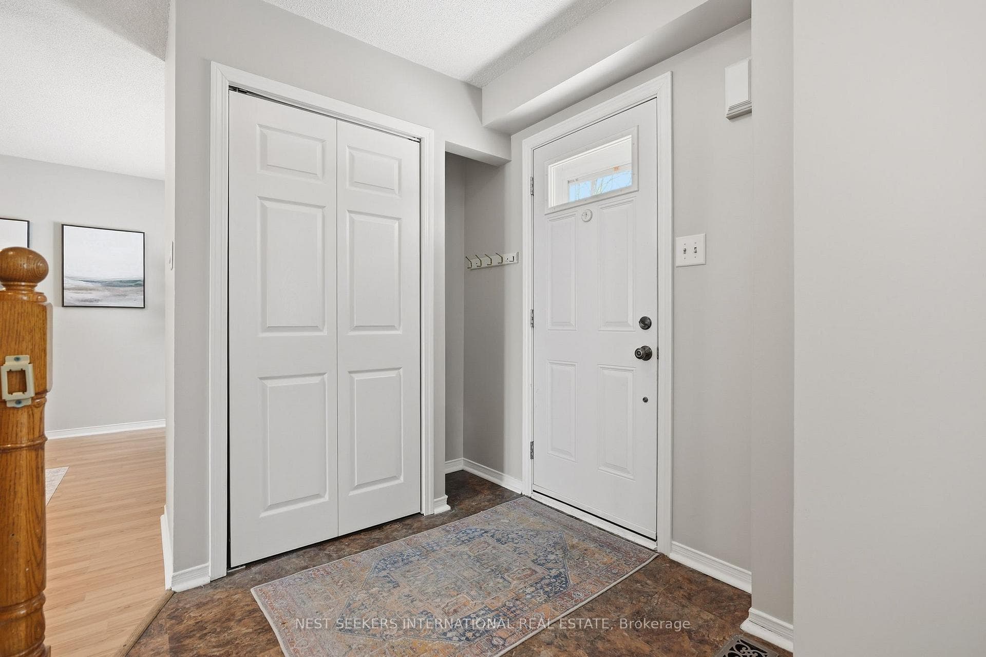 1091 Maclean Street photo 4