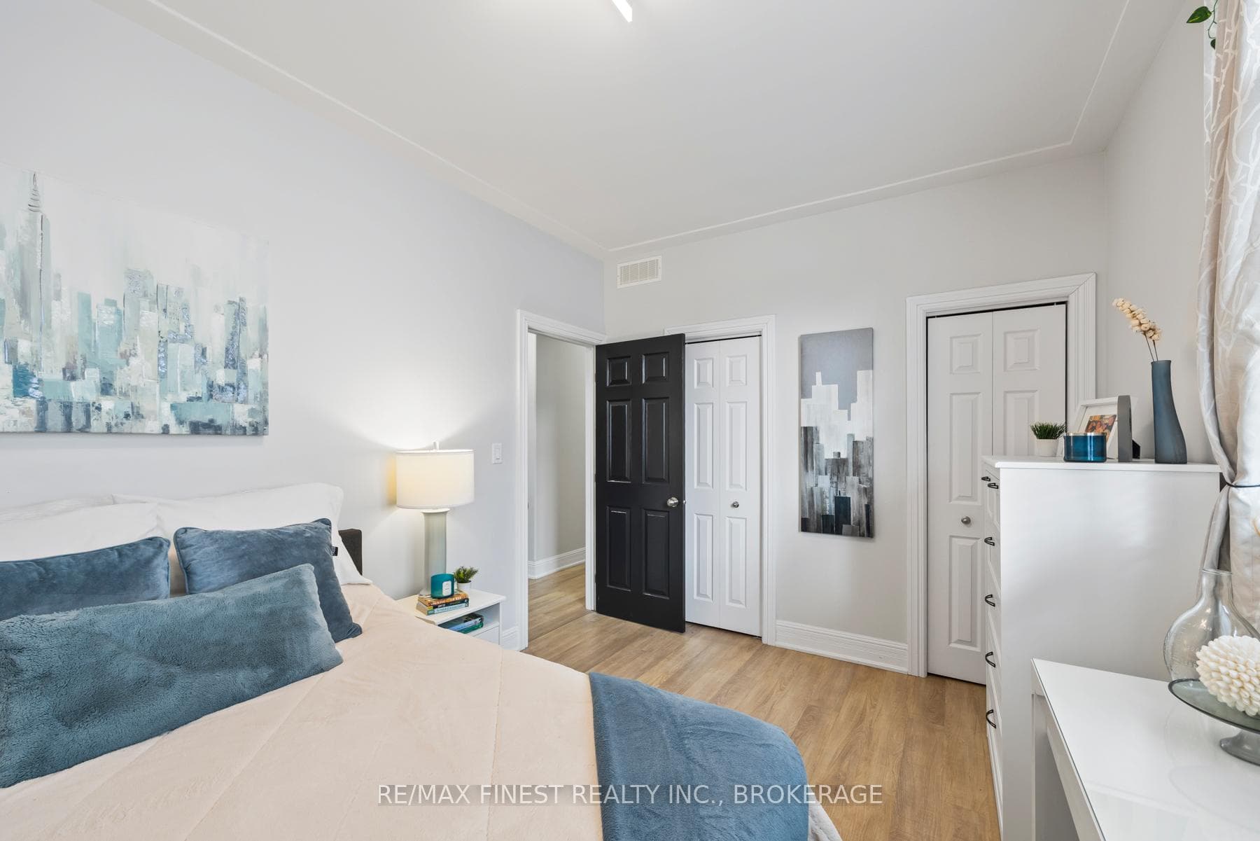 1330 Grace Avenue photo 17