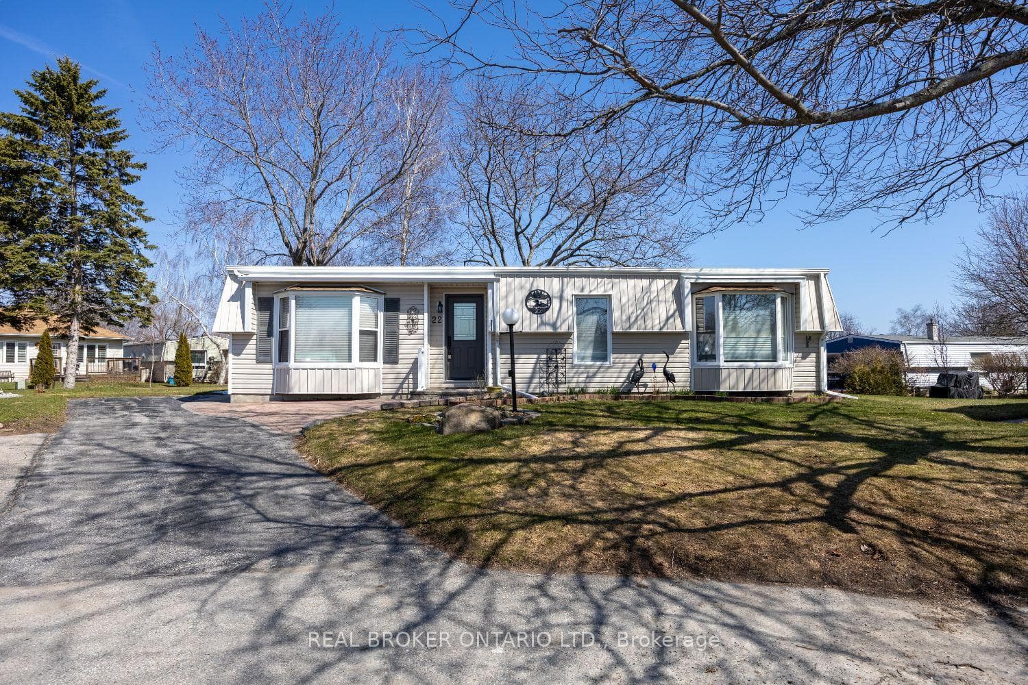 22 Champlain Court photo 2