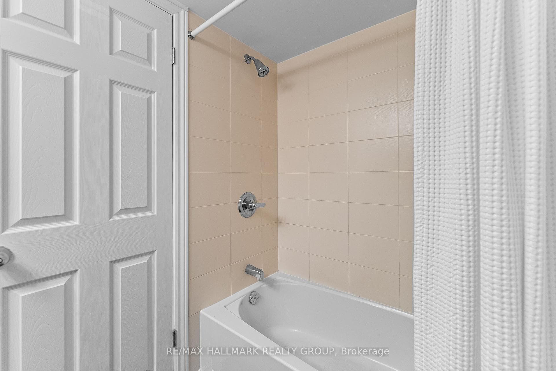 541 Chapman Mills Drive Unit A photo 22