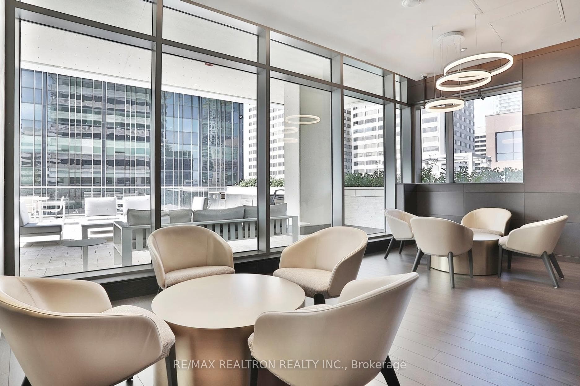 2221 Yonge Street Unit 4205 photo 33