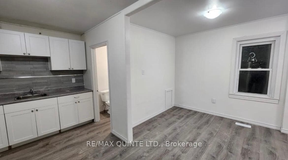 27 Dundas Street Unit 2 photo 5