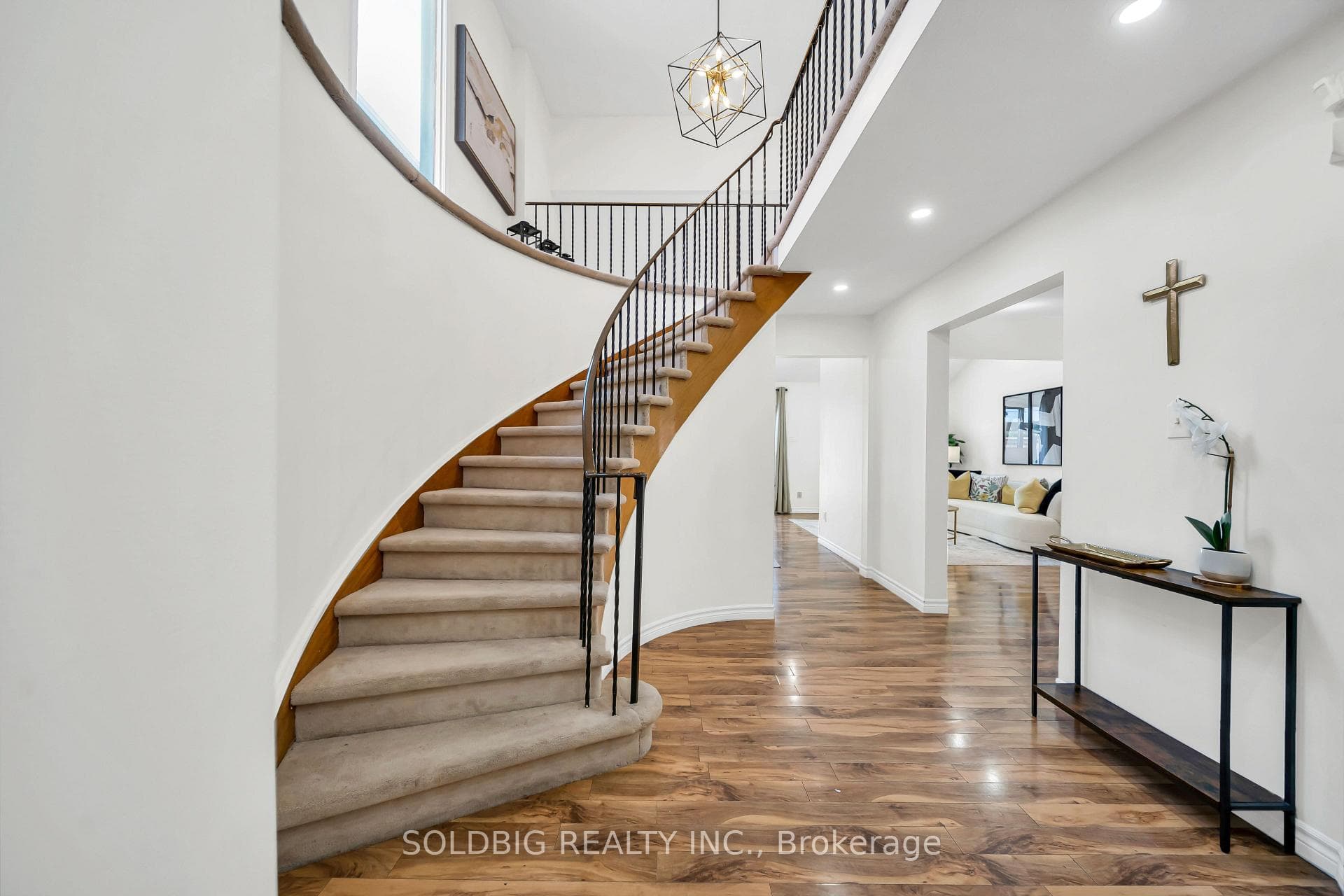 76 Banting Crescent photo 13