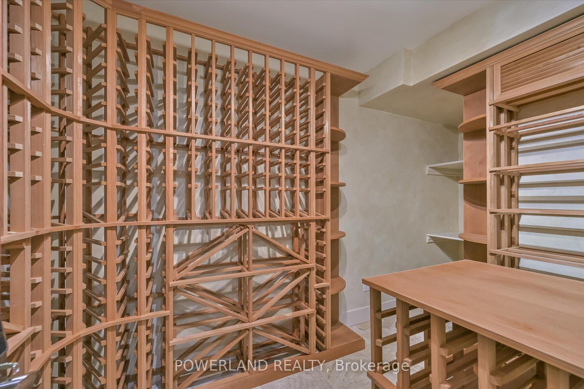 94 Inglewood Drive photo 42