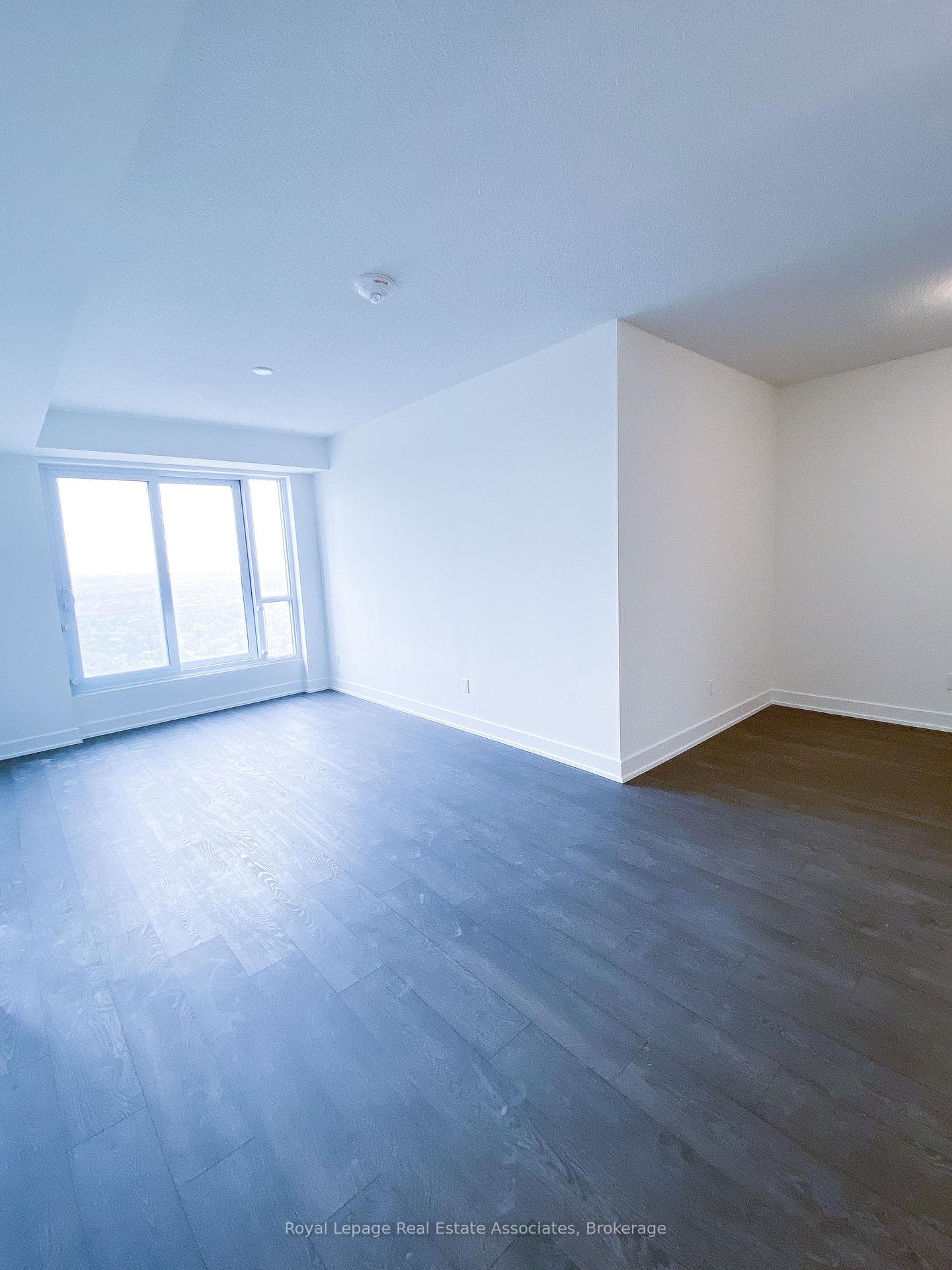 7 Mabelle Avenue Unit 3306 photo 2