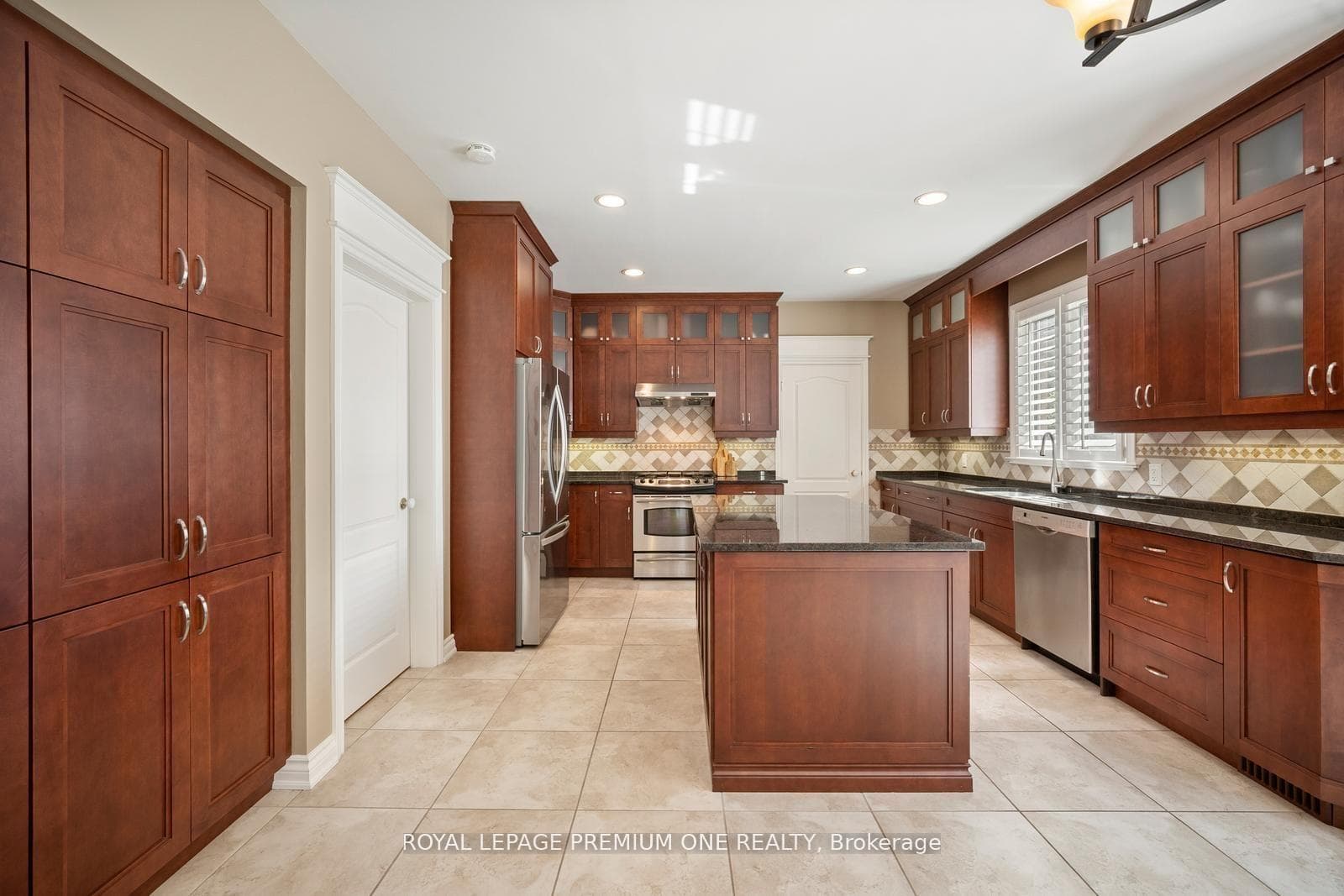 536 Village Parkway photo 15