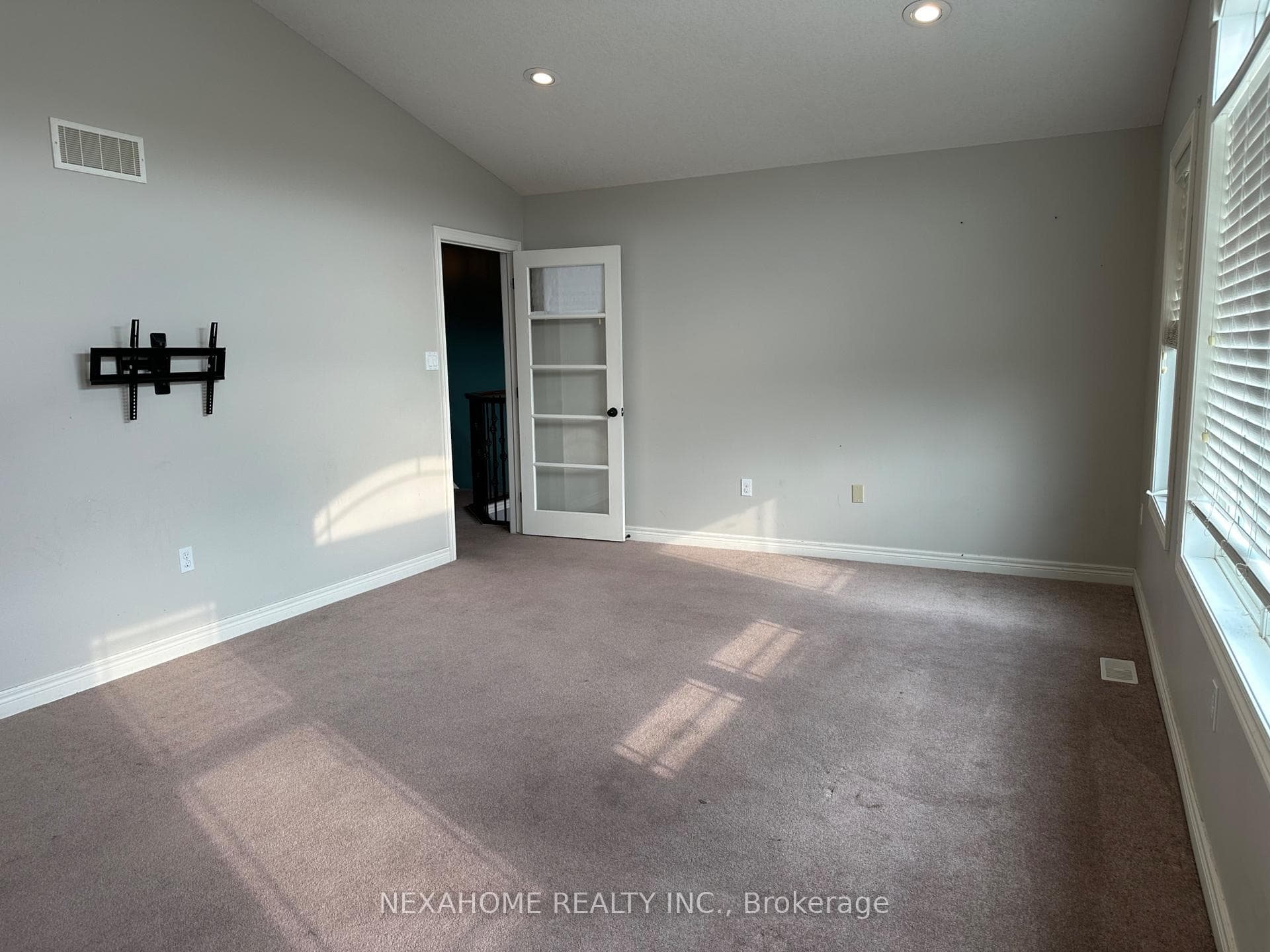 549 Blackacres Boulevard photo 10