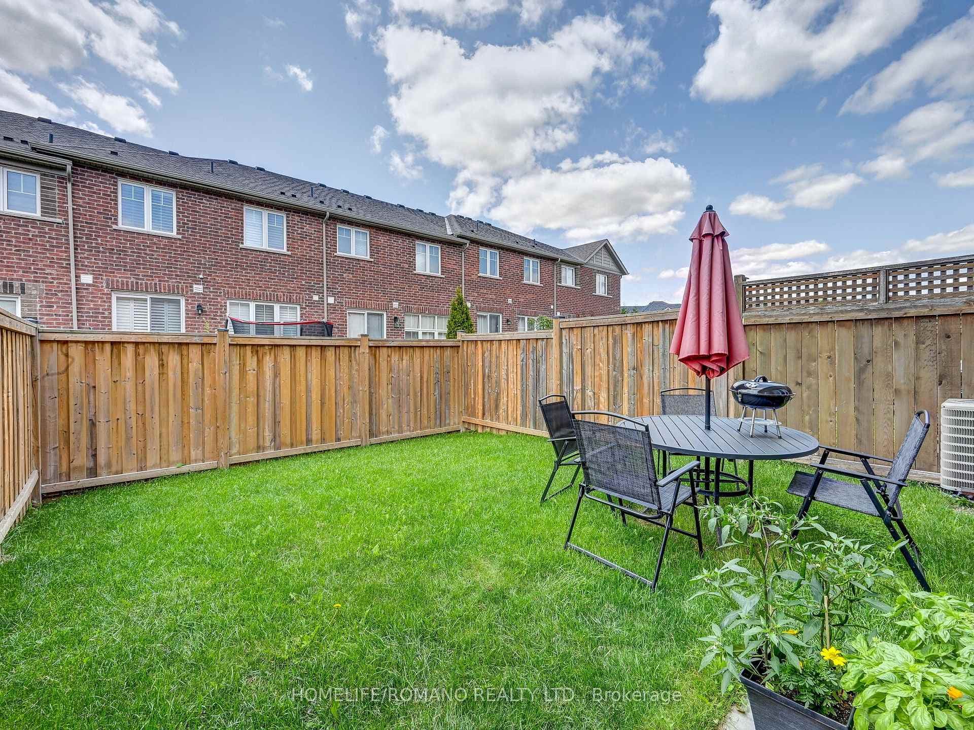 105 Abigail Crescent photo 36