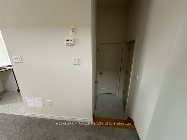 208 Elliot Avenue photo 8