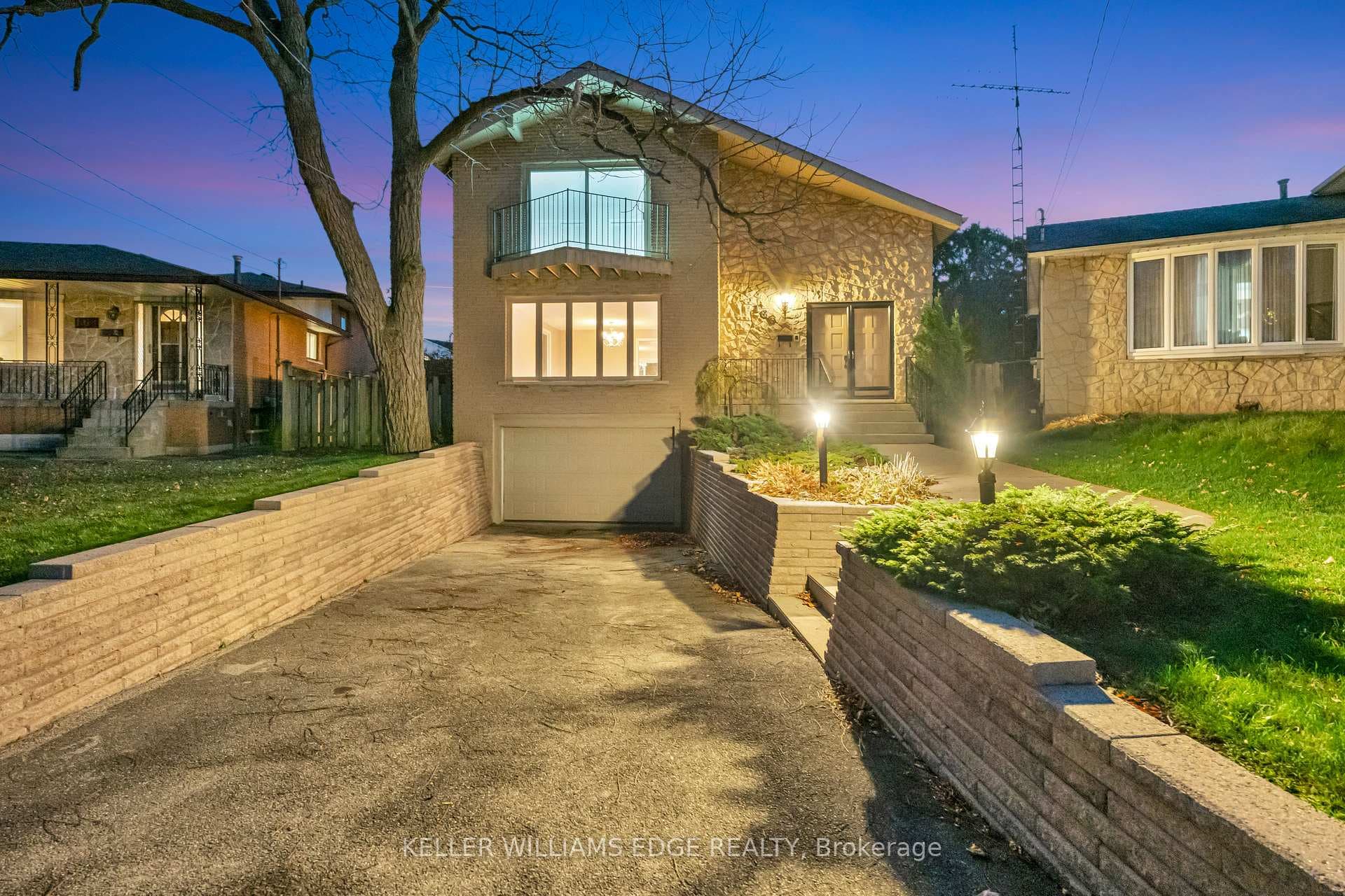 165 Burrwood Drive photo 2
