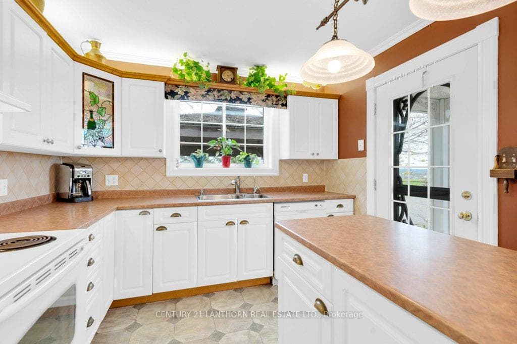 1642 Wingfield Road photo 18