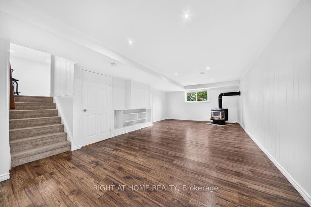 8 Acadia Crescent photo 32