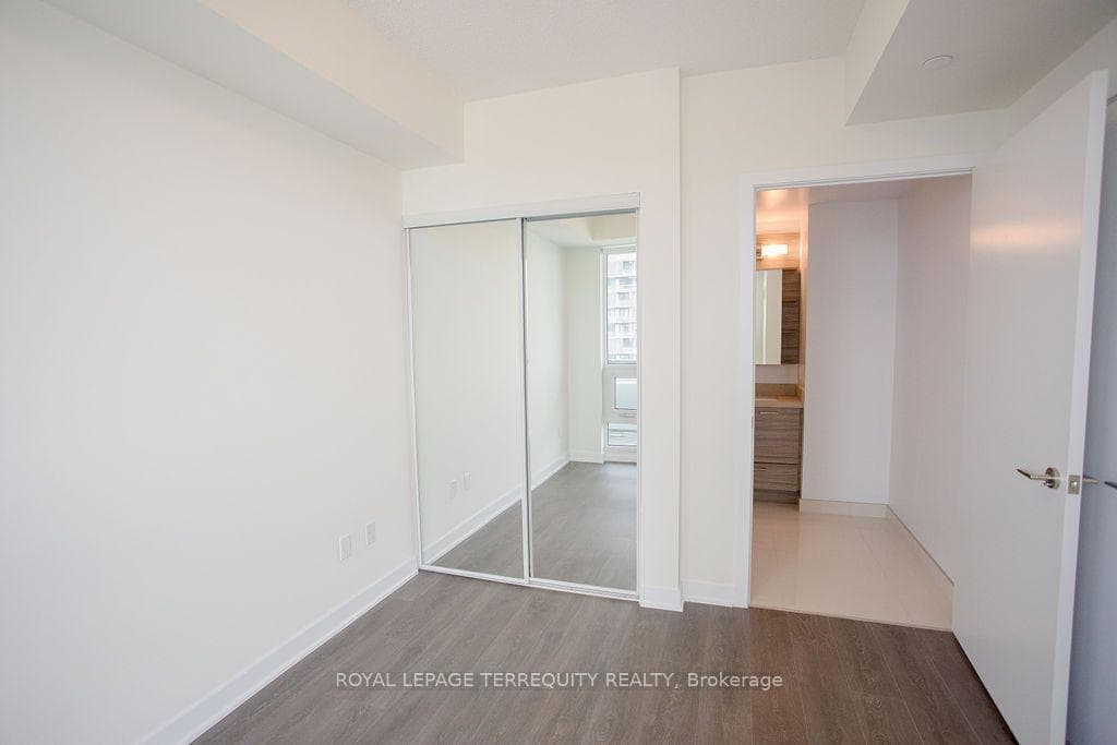 2221 Yonge Street Unit 4609 photo 21