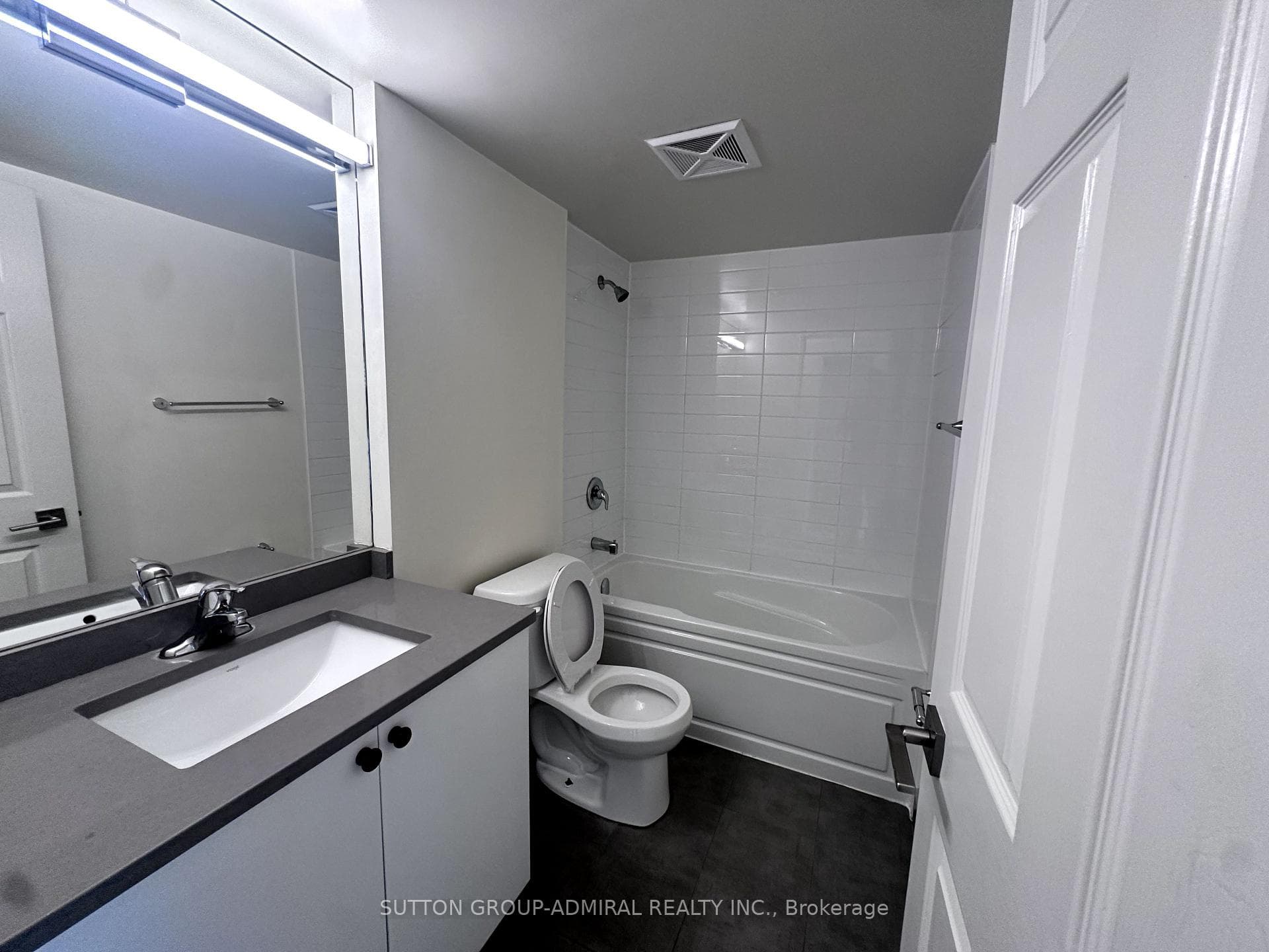 736 Bay Street Unit 2103 photo 3