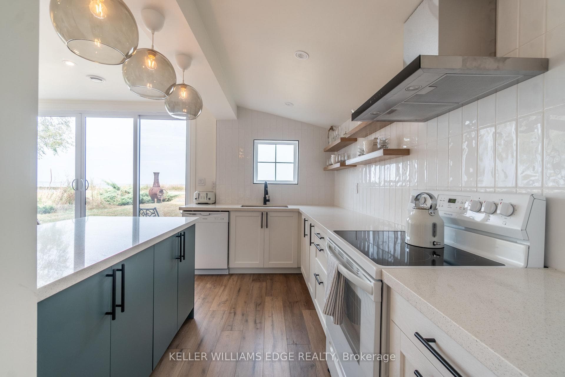 593 Beach Boulevard photo 33