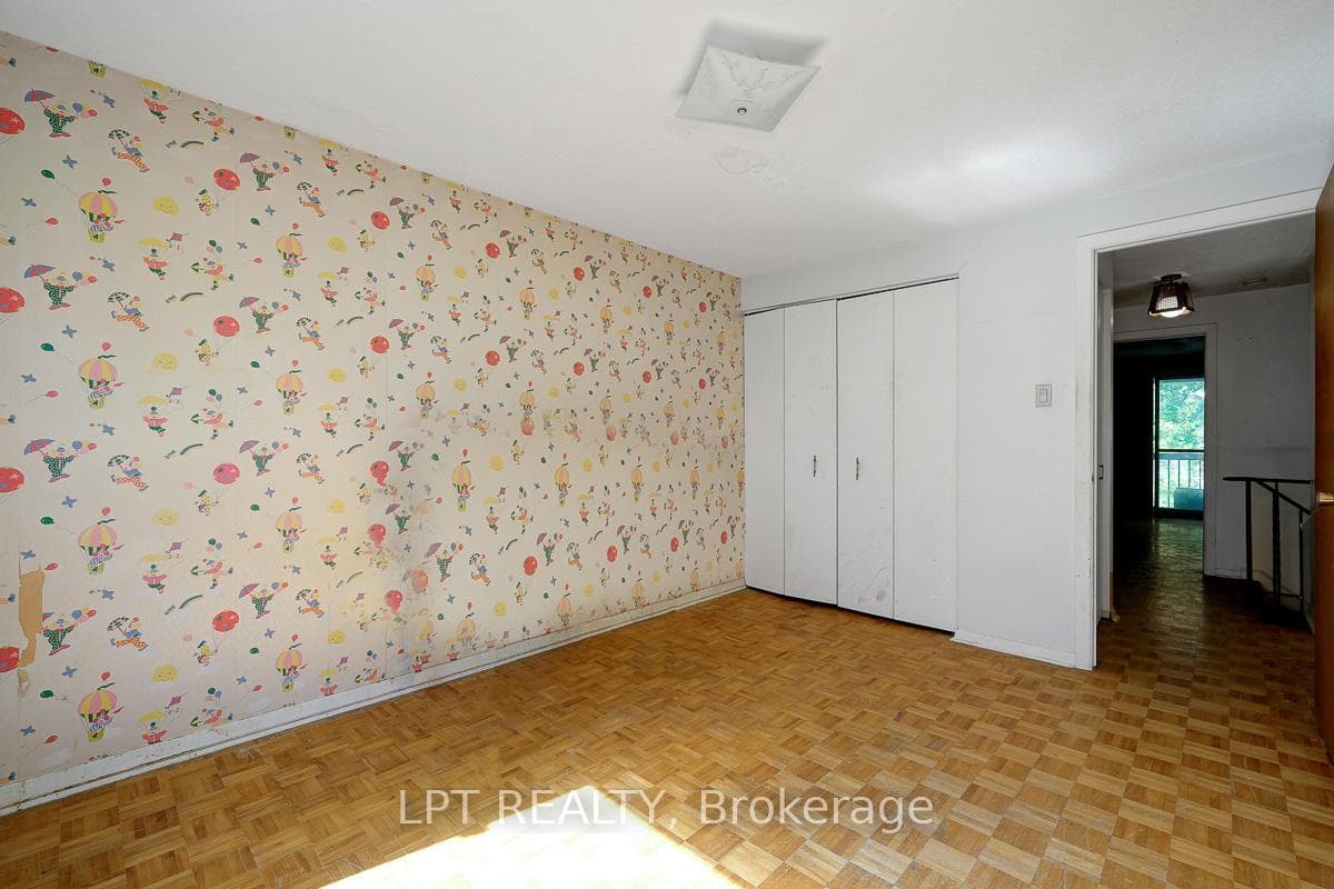 33 Estelle Crescent photo 29