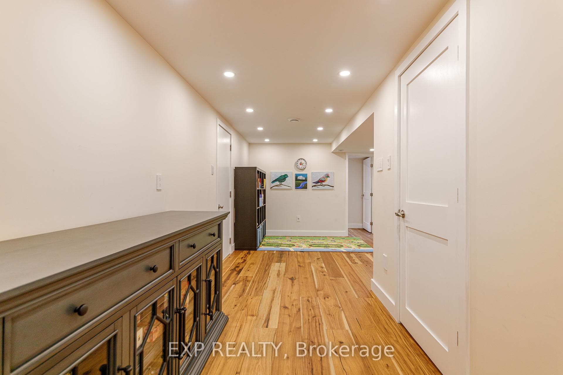 1642 Valmarie Avenue photo 22
