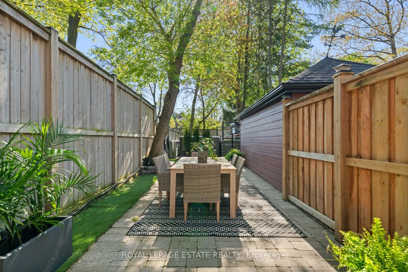 100 Blantyre Avenue photo 36