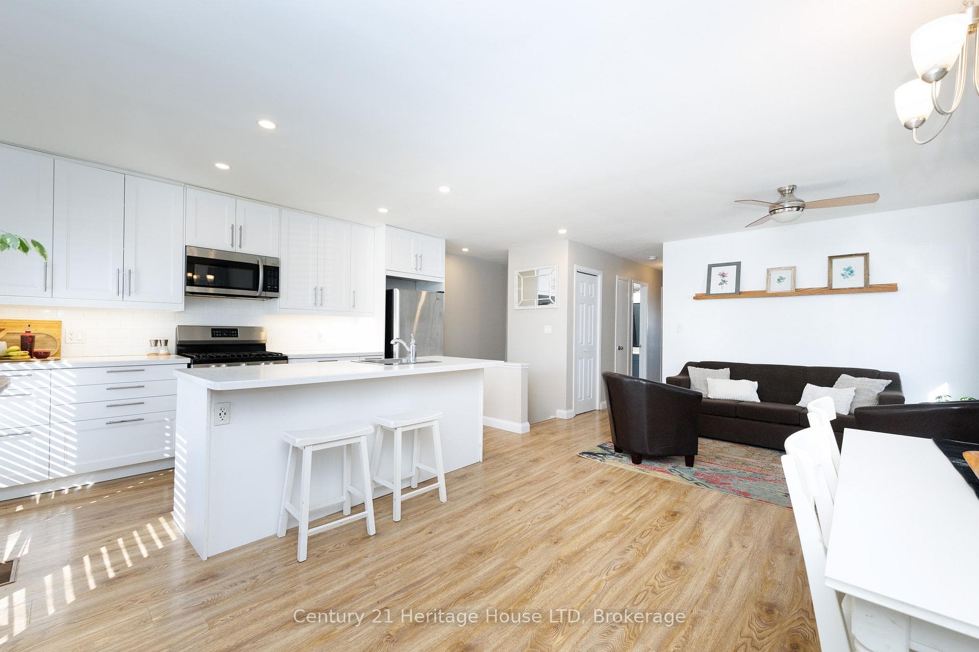6937 Dolphin Street photo 4
