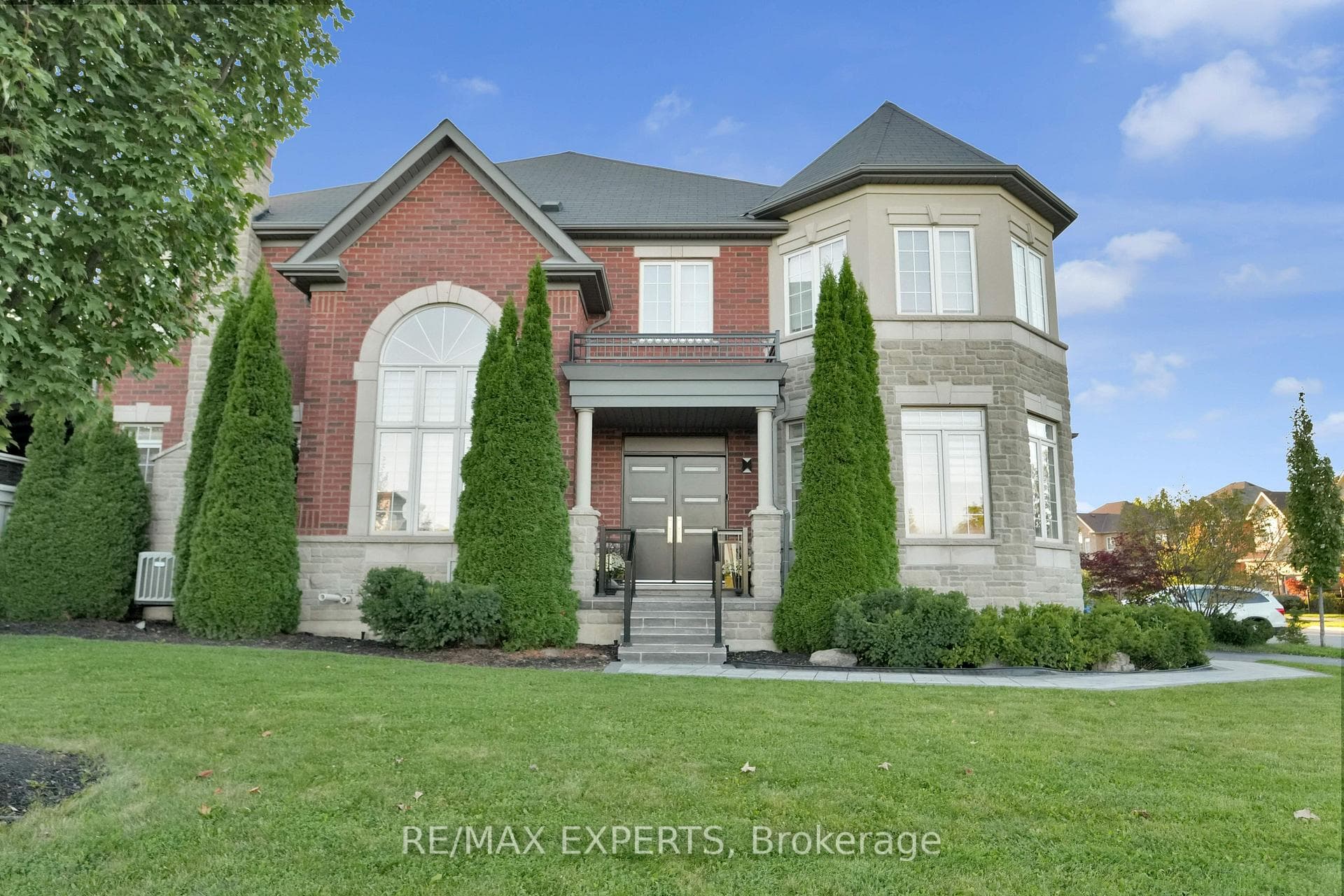 1 Wolf Creek Crescent photo 1