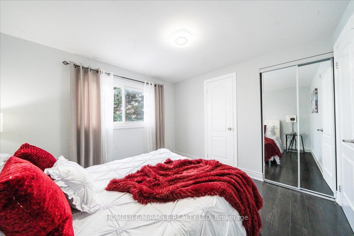 47 Martindale Crescent photo 27