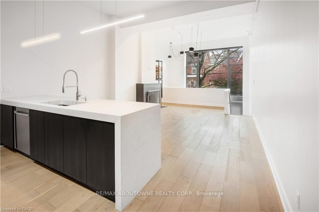 676 Richmond Street Unit 105 photo 5