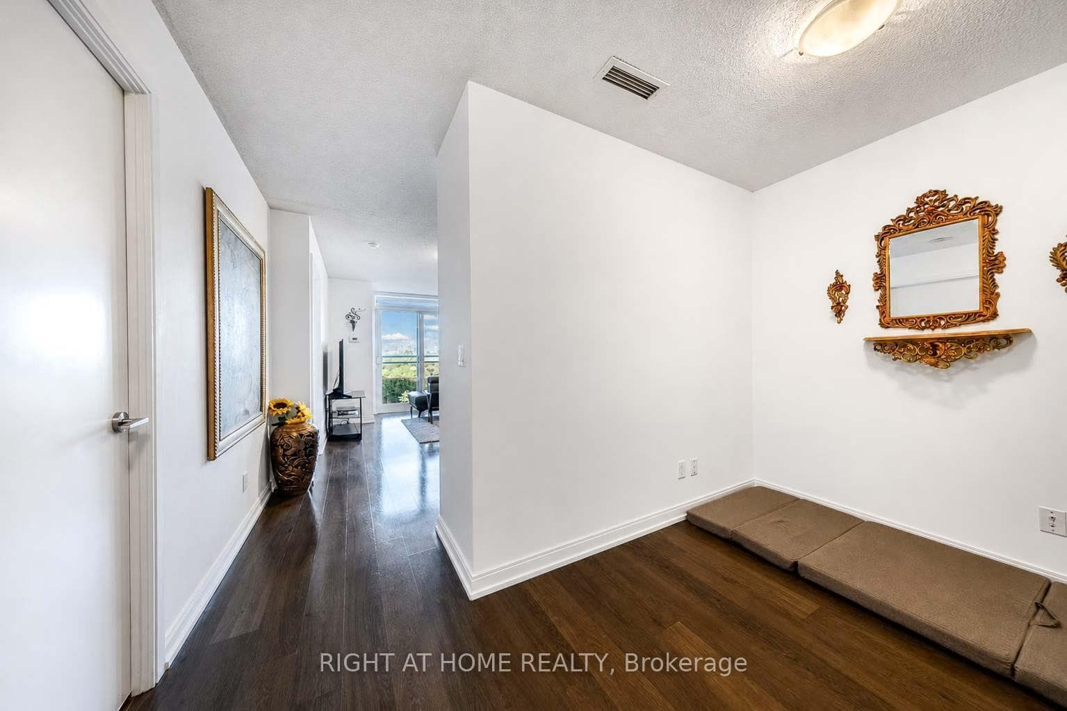 255 Village Green Square Unit 606 photo 10