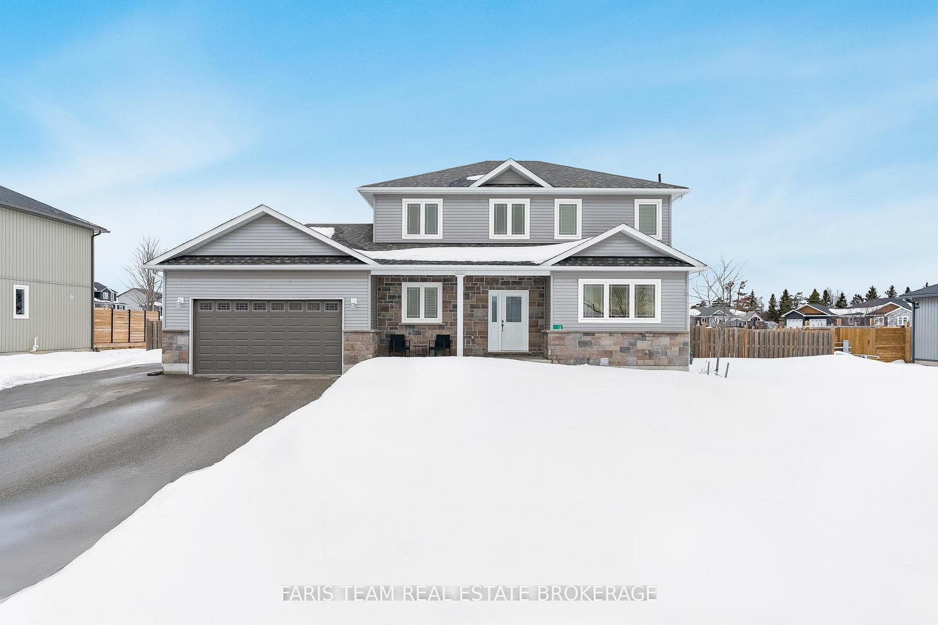 12 Grace Crescent photo 1