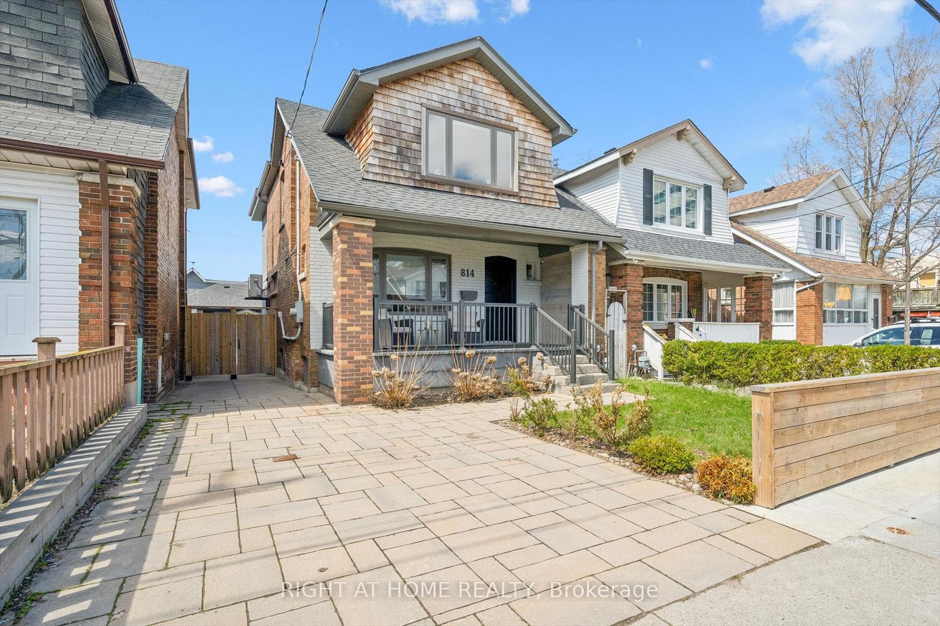 814 Coxwell Avenue photo 25