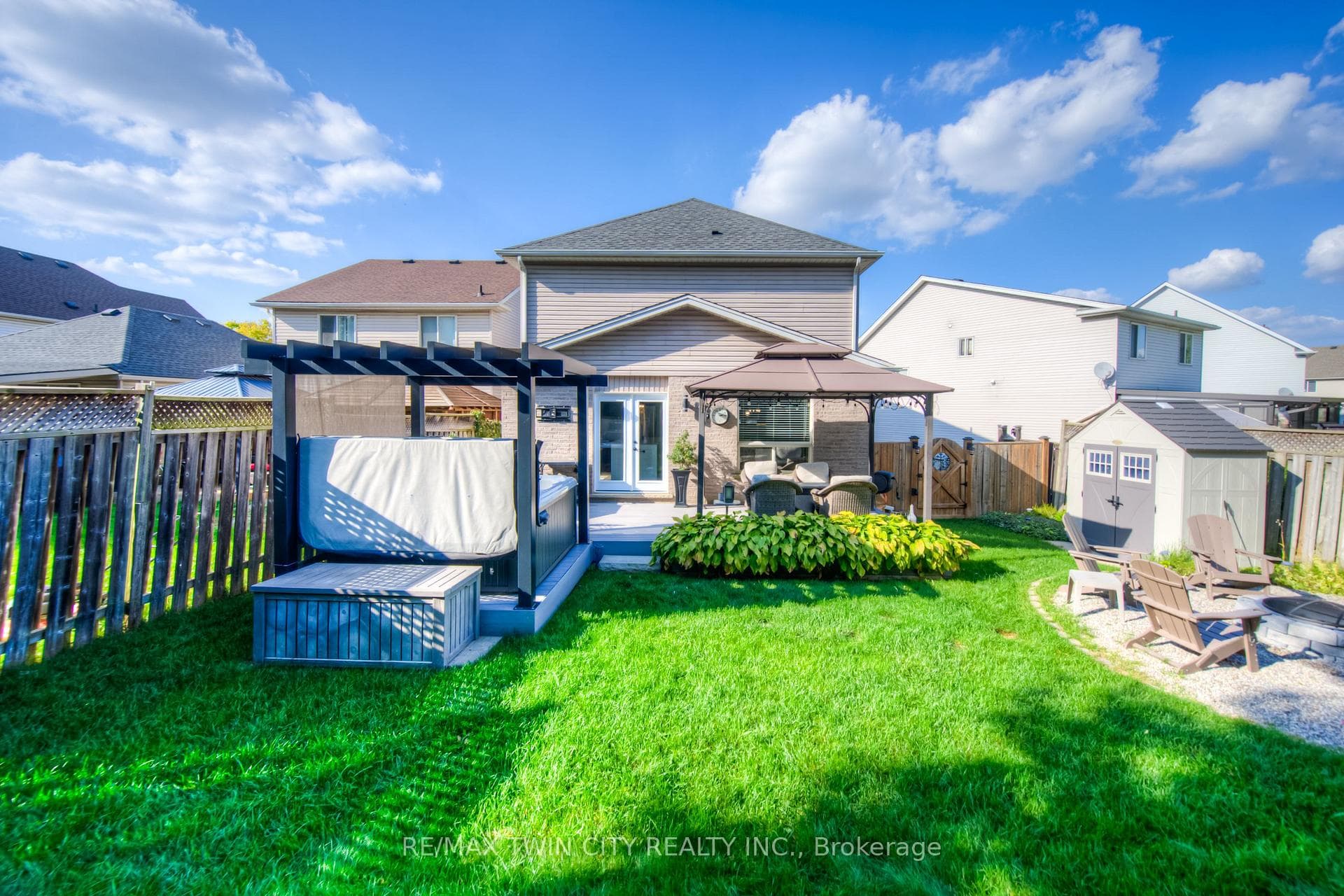 638 MORTIMER Drive photo 32