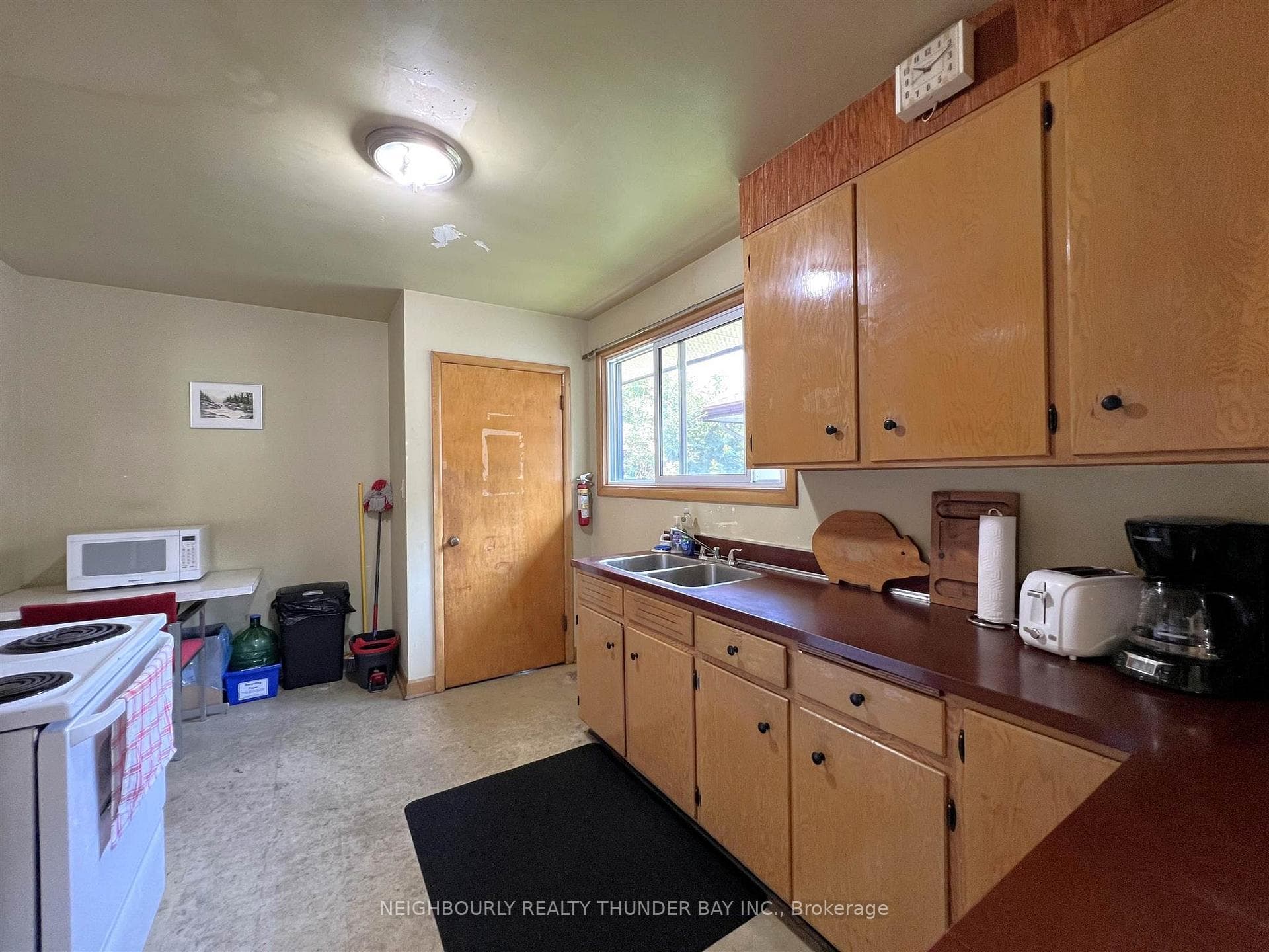 240 Robinson Drive photo 11