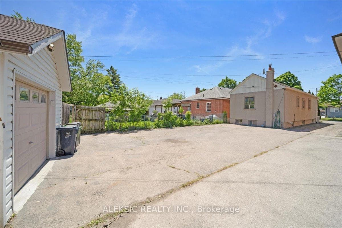 179 Thirtieth Street photo 34