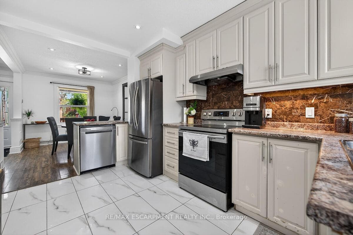 131 Garside Avenue photo 11