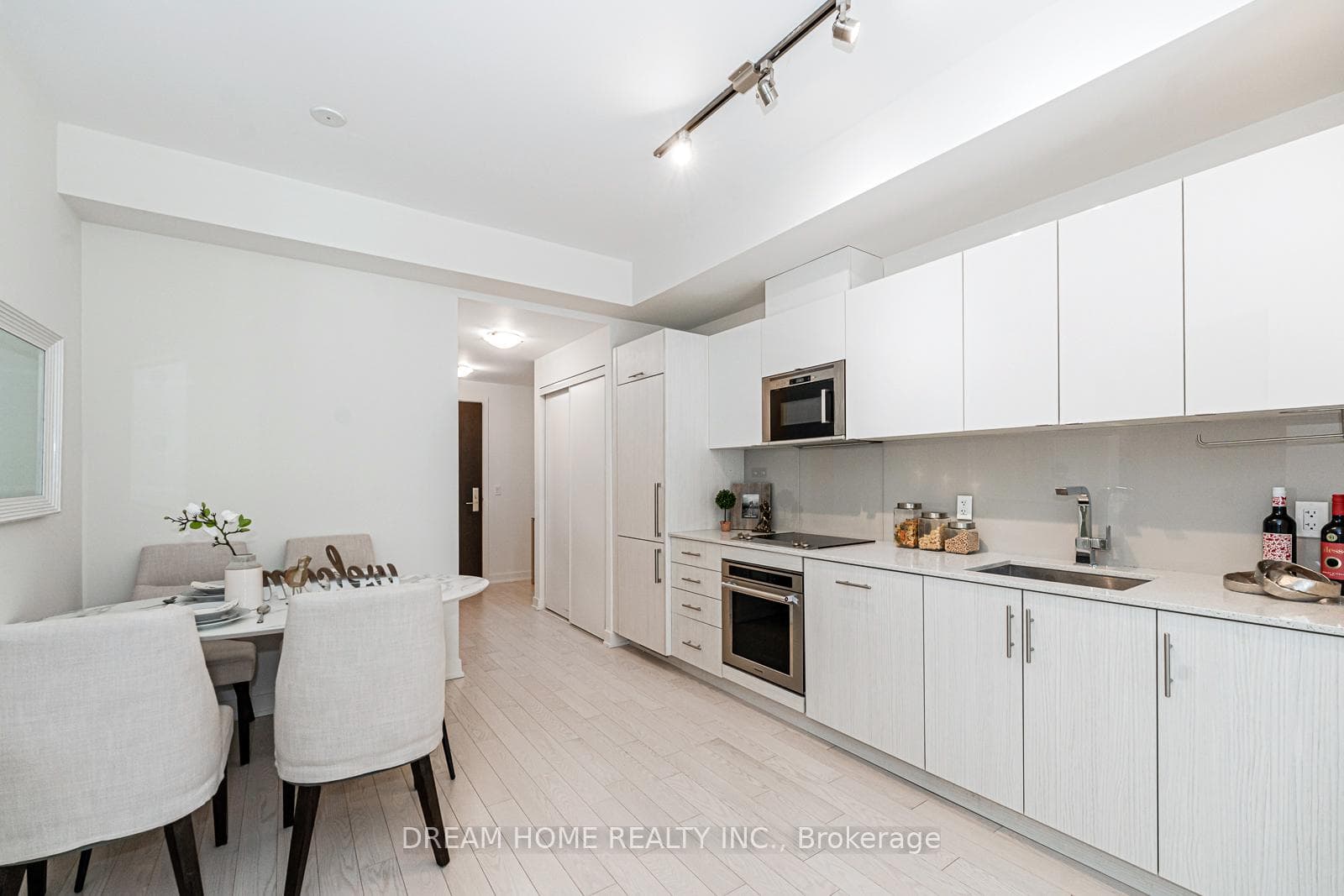 330 Richmond Street Unit 1617 photo 15