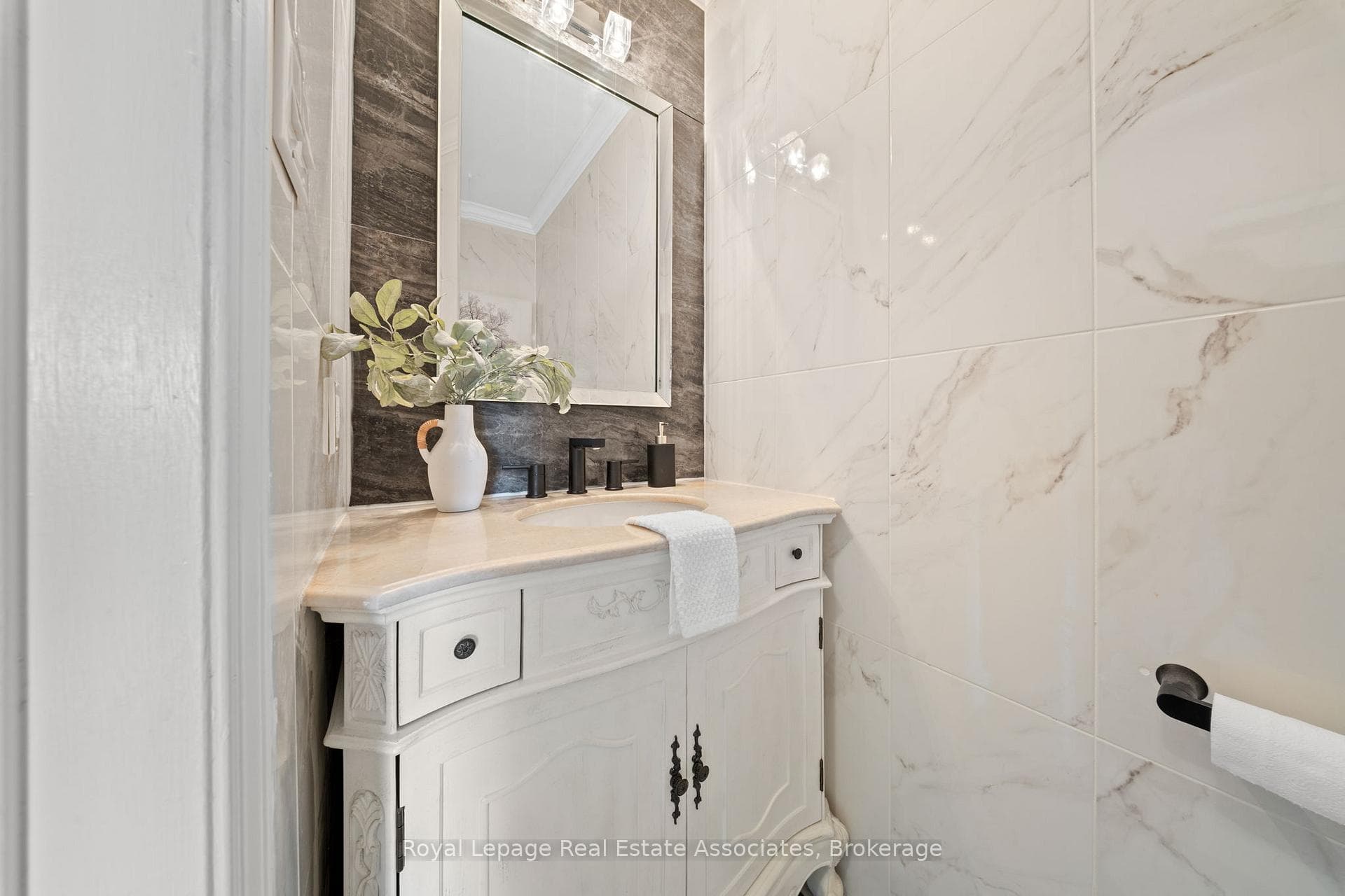 4605 Donegal Drive Unit 7 photo 9