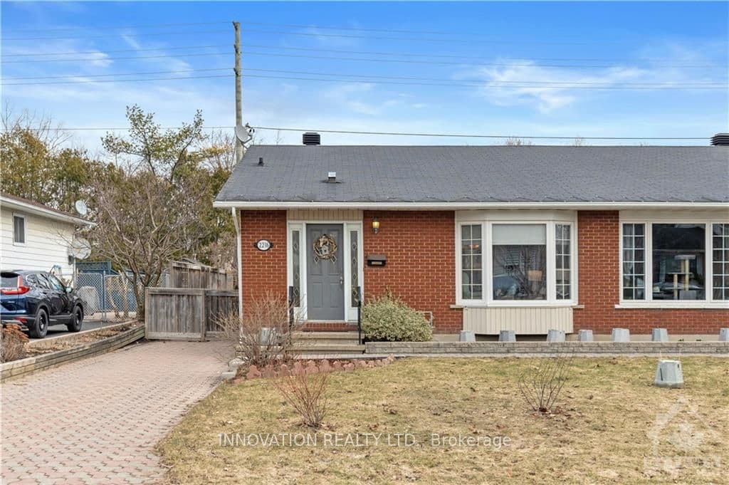 2216 BICKERTON Avenue photo 1